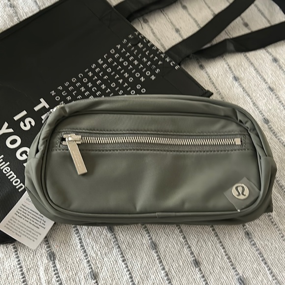NWT Lululemon Wunderlust Belt Bag - Picture 4 of 5